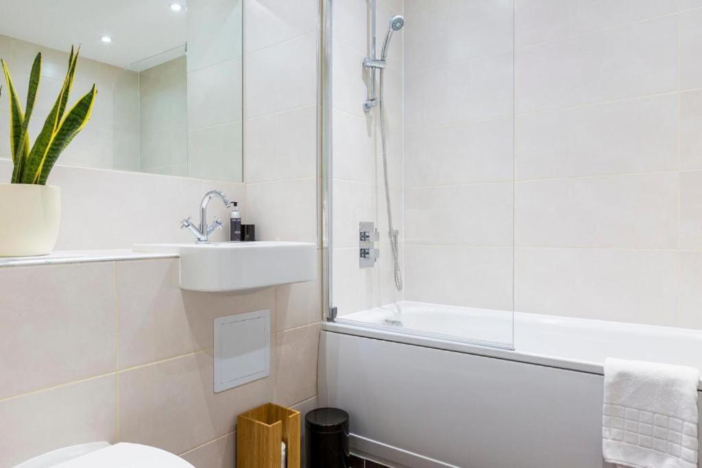 Panorama Apartments By Mesh Accommodation Short & Long Term Lets Ashford For Contractors Or Corporate Stays 外观 照片